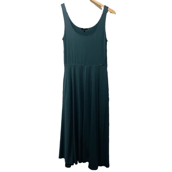 Quince Dresses & Skirts - Quince Women’s Tencel Jersey Fit & Flare Dress Medium Dark Olive Casual *READ*
